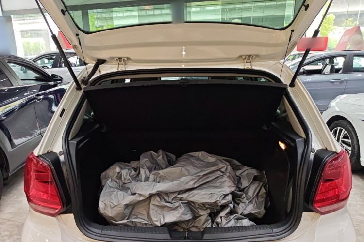 Used Volkswagen Polo 2016 1.6L Automatic Comfort Model Trunk