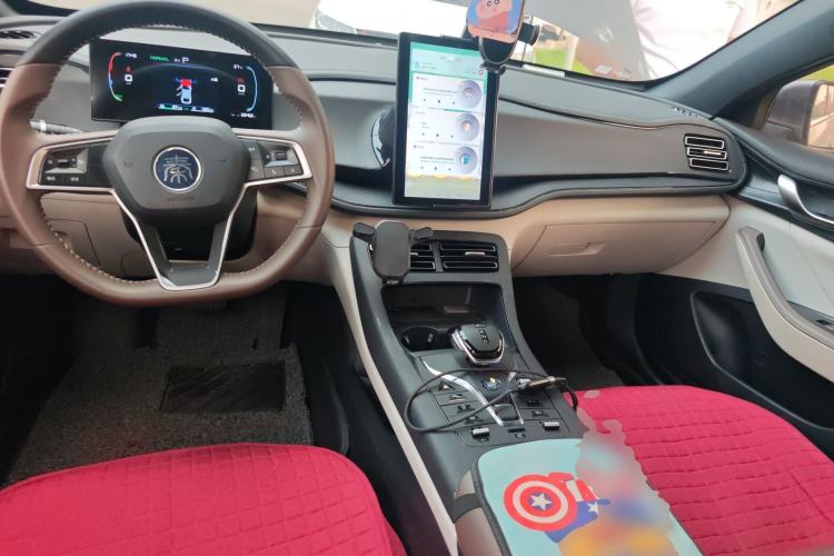 Used BYD Qin PLUS 2023 Champion Edition DM-i 55KM Leading Model Center Console