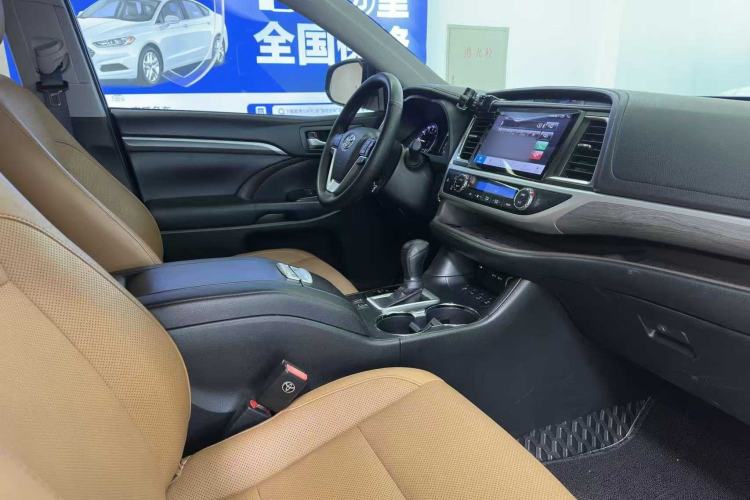 Used Toyota Highlander 2018 2.0T Four-Wheel Drive Knight Edition 7 Seats China VI Standard Interior 11