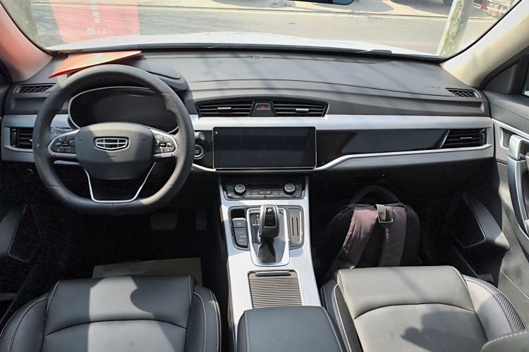 Used Geely Auto Emgrand X7 Sport 2021 Million Edition 1.8TD DCT Two-Wheel Drive Comfort Model Center Console