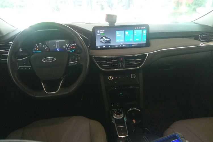 Used Ford Escape 2020 EcoBoost 245 Two-Wheel-Drive Comfort Edition Center Console