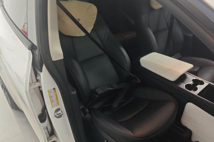 Used Tesla Model Y 2023 Long-Range All-Wheel-Drive Version Right Front Seat