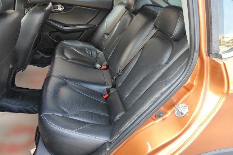 Used Soueast V6 Lingshi 2015 CROSS 1.5L CVT ZhiZun Model
