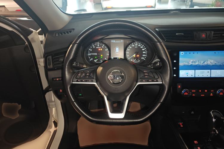 Used Nissan X-Trail 2023 Classic 2.0L Two-Wheel Drive Smart Connect Premium Edition