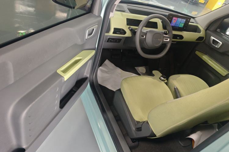 Used Geely Galaxy Panda 2023 Panda Mini 200km Endurance Bear Driver Seat