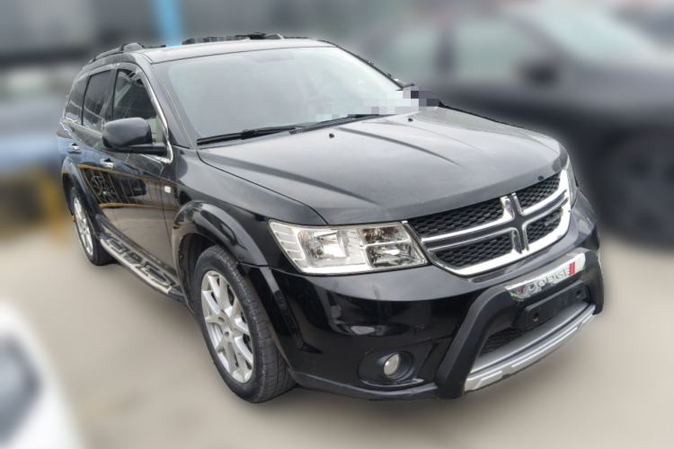 Used Dodge Journey 2015 2.0TD Four-Wheel Drive Luxury Edition Front Right 45 Deg