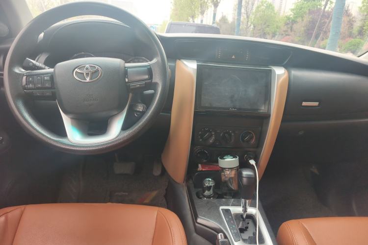 Used Toyota Fortuner 2016 2.7L Middle East Version Center Console