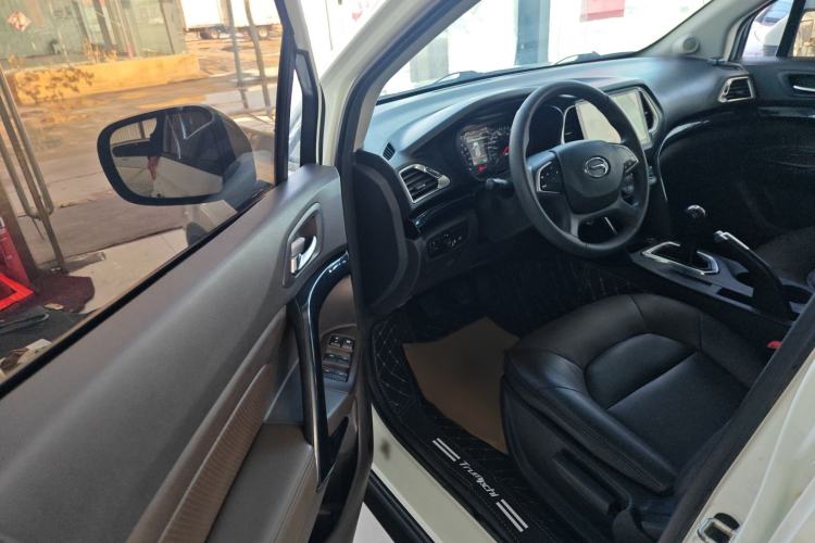Used GAC Trumpchi GS4 2017 200T Manual Two-Wheel Drive Elite Edition Interior 1