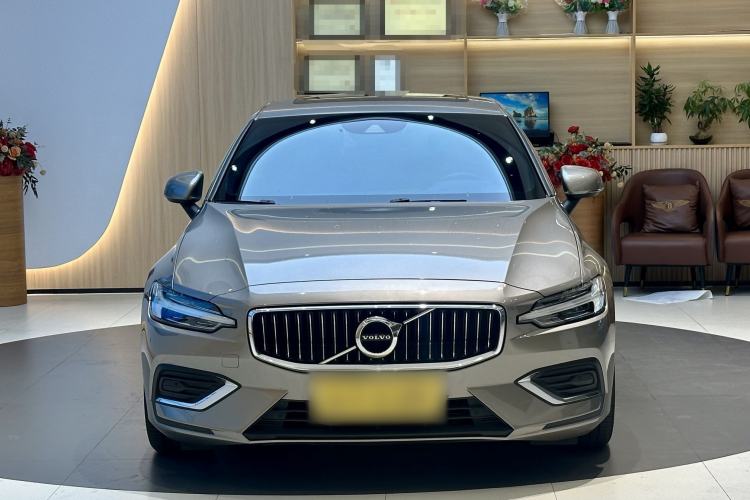 Used Volvo S60 2022 B4 Zhiyi Luxury Edition