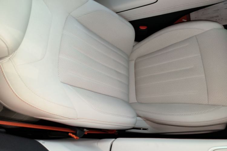 Used ONVO L60 2024 60 kWh All-Wheel Drive Right Front Seat