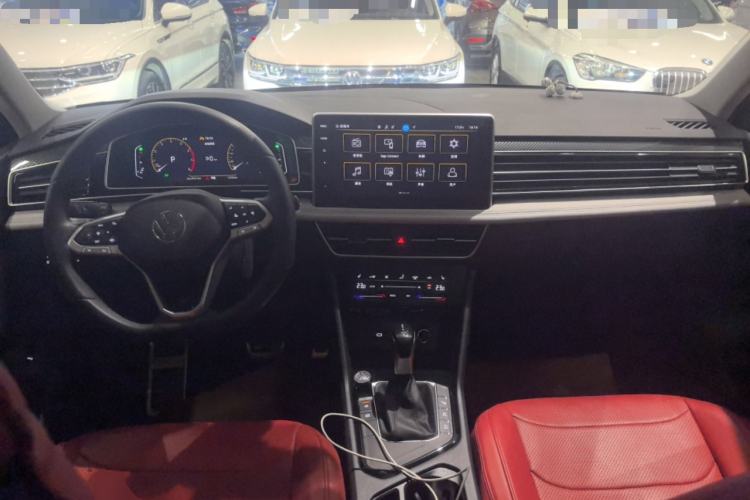 Used Volkswagen Tiguan L 2024 Outstanding Model 330TSI Automatic Two-Wheel Drive R-Line Dragon Glory Edition Center Console