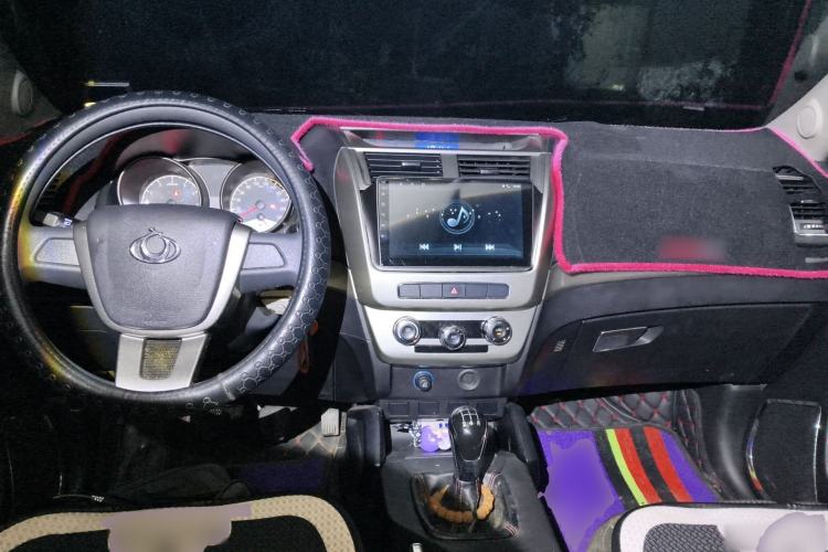 Used Geely Auto GX7 2015 Classic Edition 1.8L Manual Urban Model China IV Center Console