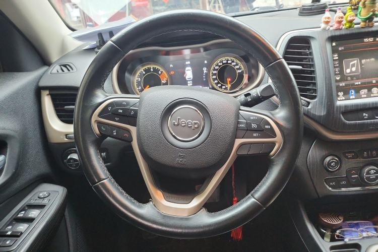 Used Jeep Cherokee 2017 2.0L Superior Edition
