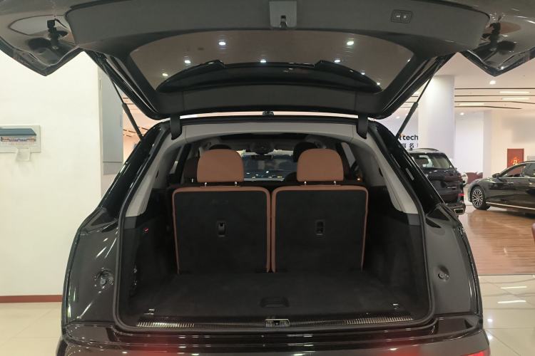 Used Audi Q7 2022 55 TFSI quattro S line Sport model Trunk