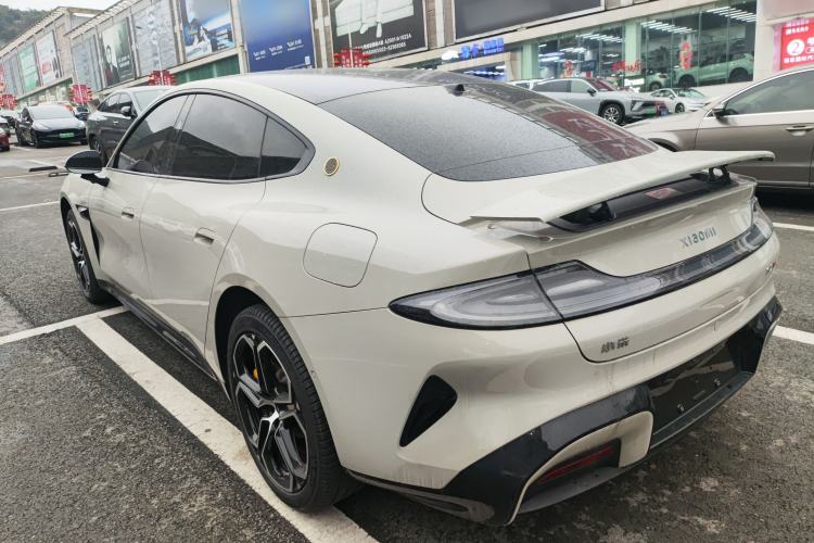 Used Xiaomi Auto SU7 2024 Four-Wheel Drive Ultra-Long Range Advanced Intelligent Driving Max Edition
