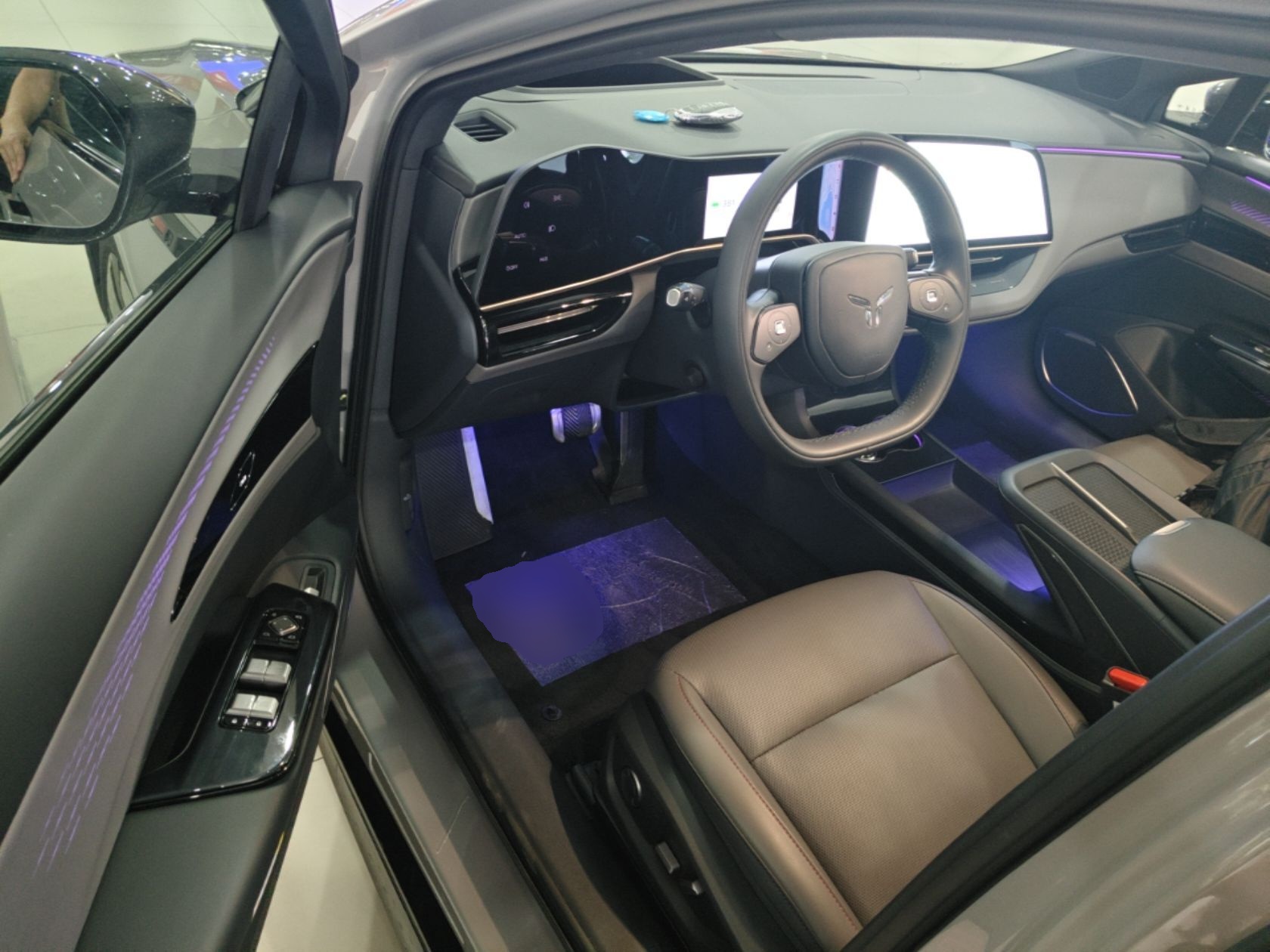 Hongqi EH7 2025 640 All-Wheel Drive Smart Selection Edition — снимка 18