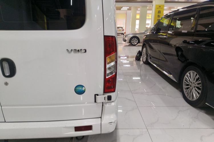 Used SAIC MAXUS Xintu V80 2023 2.0T Manual Classic Aoyuntong Long Wheelbase Mid-Height 6/7/8/9-Seater