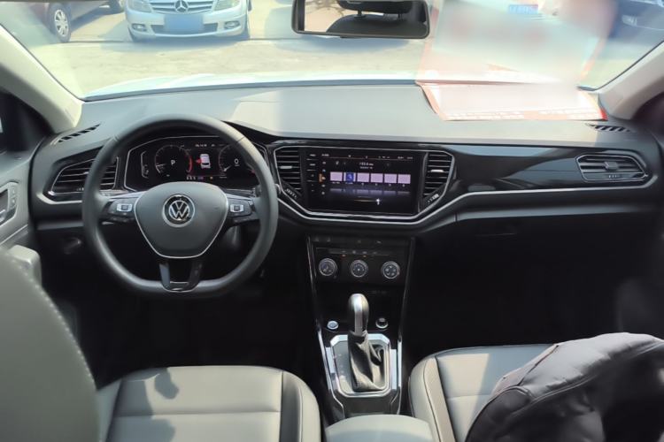 Used Volkswagen T-ROC 2022 280TSI DSG Two-Wheel Drive Comfort PLUS Center Console