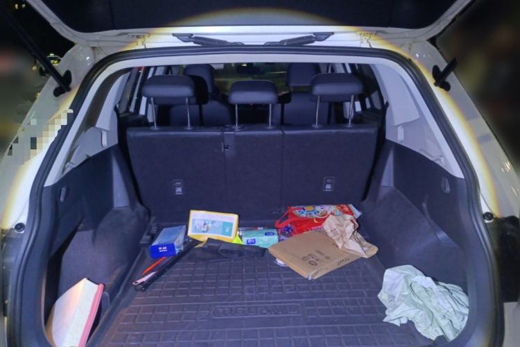 Used Volkswagen Tiguan L 2020 330TSI Automatic Two-Wheel Drive Luxury Edition China VI Standard Trunk