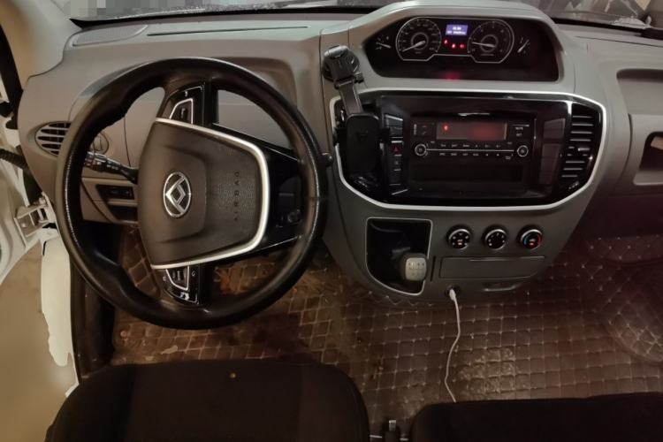 Used SAIC MAXUS Xintu V80 2019 2.5T Classic Edition 6-Speed Manual – Aoyuntong Short Wheelbase Mid-Height Design 5/6 Seats Steering Wheel