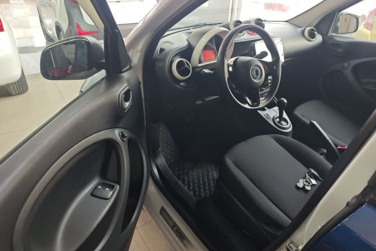 Used smart forfour 2018 1.0L 52 kW Dynamic Edition