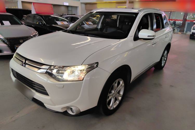 Used Mitsubishi Outlander 2014 2.4L 4x4 Deluxe Value Edition 7 Seats