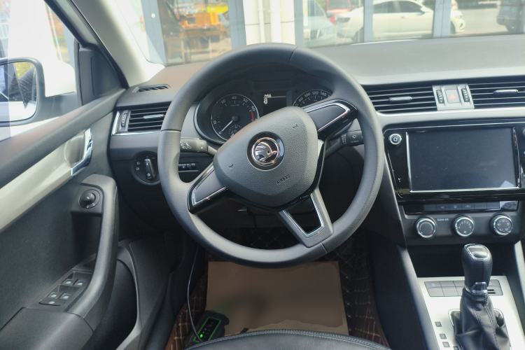Used Skoda Octavia 2018 1.6L Automatic Comfort Edition Steering Wheel