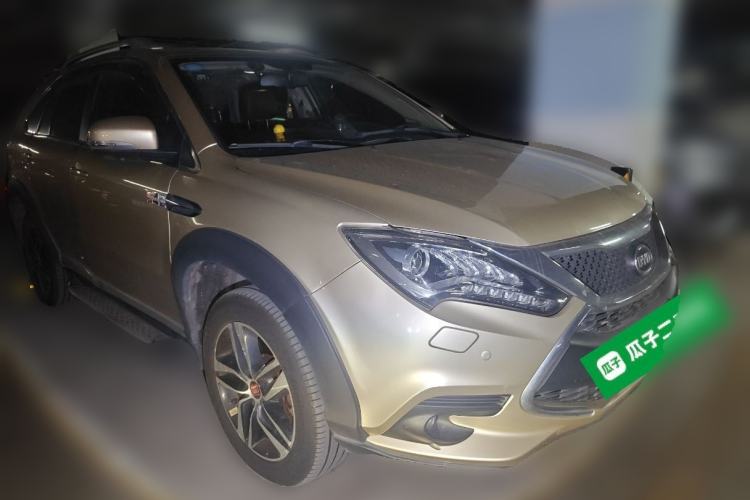 Used BYD Tang New Energy 2015 2.0T Four-Wheel-Drive Flagship Model Front Right 45 Deg