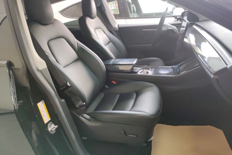 Used Tesla Model Y 2022 Long-Range All-Wheel-Drive Version Right Front Seat