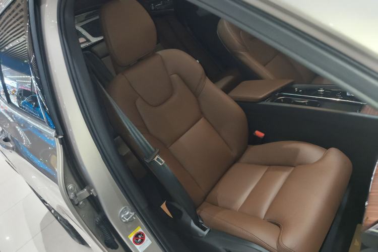 Used Volvo XC60 2025 B5 Four-Wheel Drive Smart & Advanced Luxury Edition