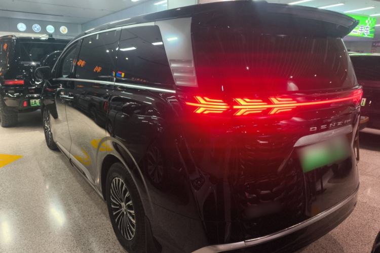 Used Denza D9 2025 EV Intelligent Driving Edition 620 Luxury Model
