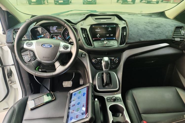 Used Ford Kuga 2015 1.5L GTDi Four-Wheel-Drive Elite Model Center Console