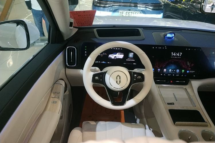 Used Hima AITO M8 2025 Extended-Range Ultra Version 53.4 kWh 6-Seater Edition Steering Wheel