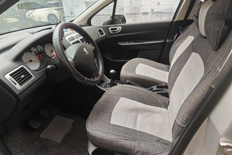 Used Peugeot 307 2010 Sedan 1.6L Manual Comfort Edition Left Front Seat