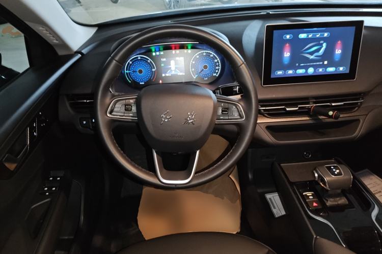 Used Hongqi E-QM5 2023 Base Travel Edition
