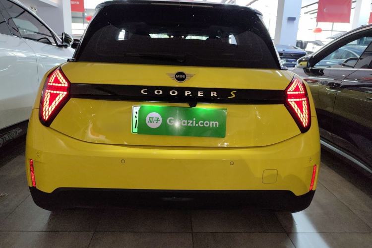Used MINI Electric COOPER 2024 452km COOPER SE Artist Rear