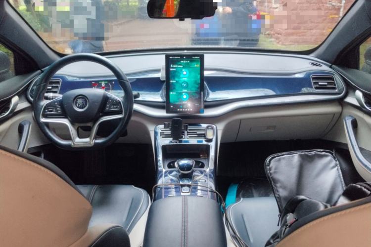 Used BYD Qin PLUS 2024 Honor Edition EV 510KM Beyond Model Center Console