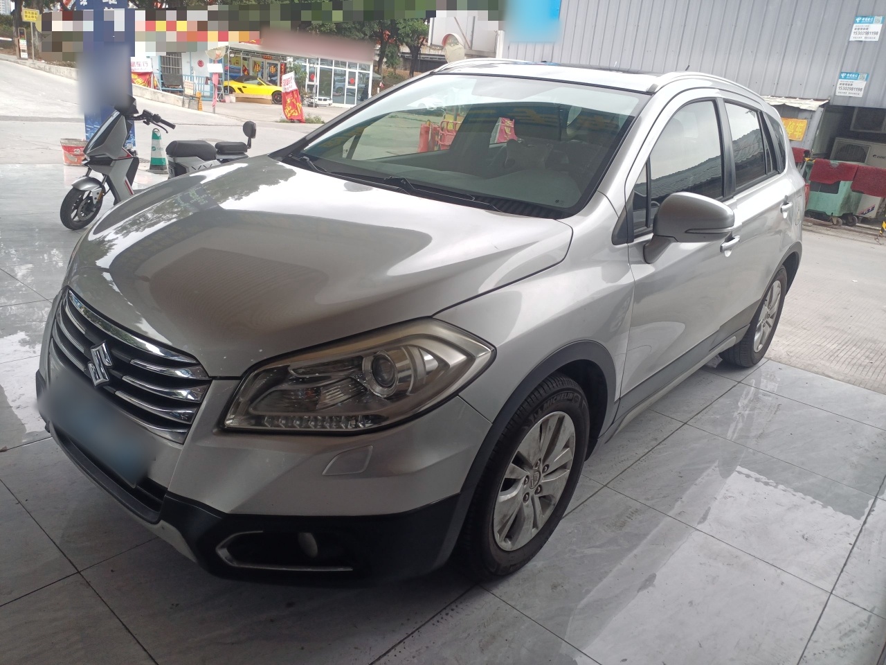 Под передней частью автомобиля