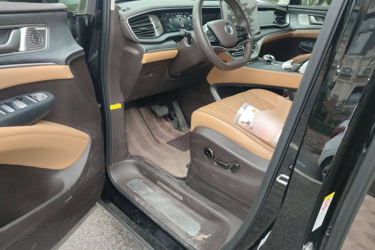 Used Denza D9 2024 EV 620 Premium Model
