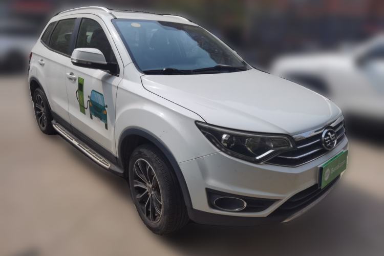 Used FAW Senya R7 2017 1.6L Manual Luxury Model Front Right 45 Deg