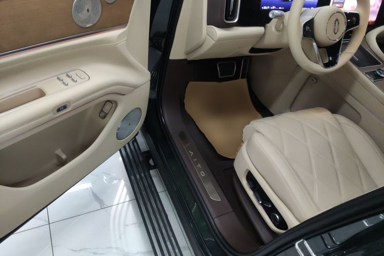 Used Hima AITO M9 2025 Extended-Range Ultra Version 52 kWh 6-Seater Driver Seat