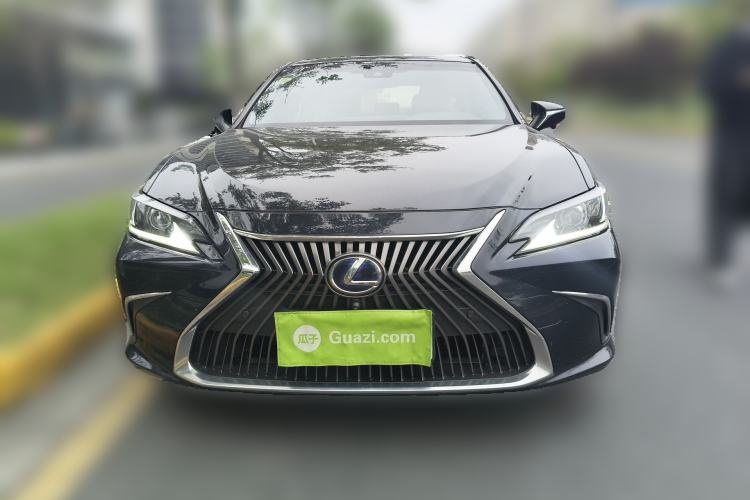 Used Lexus ES 2020 300h Premier Edition