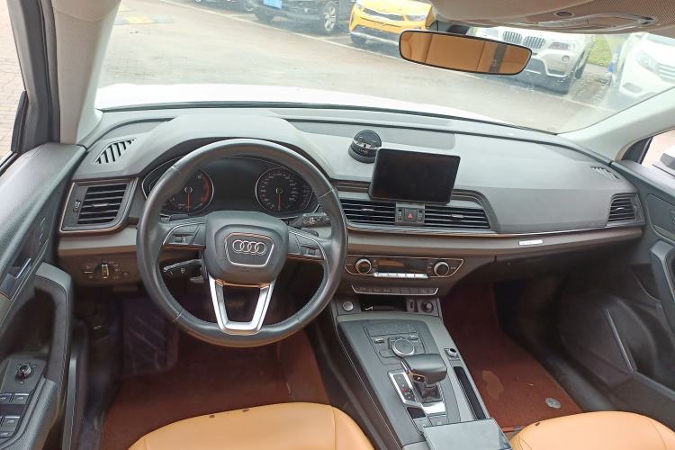 Used Audi Q5L 2018 40 TFSI Prestige Edition China VI Emission Standard Center Console