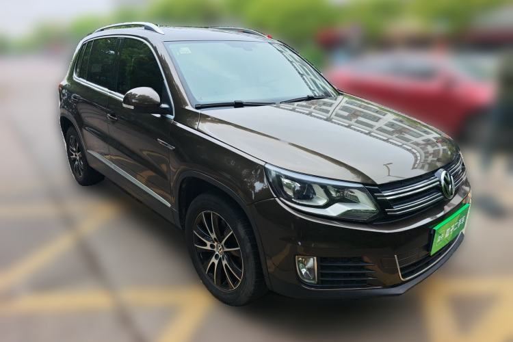 Used Volkswagen Tiguan 2016 300TSI Automatic All-Wheel Drive Luxury Edition Front Right 45 Deg