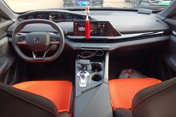 Used CHANGAN UNI-V 2024 1.5T Luxury Edition Center Console