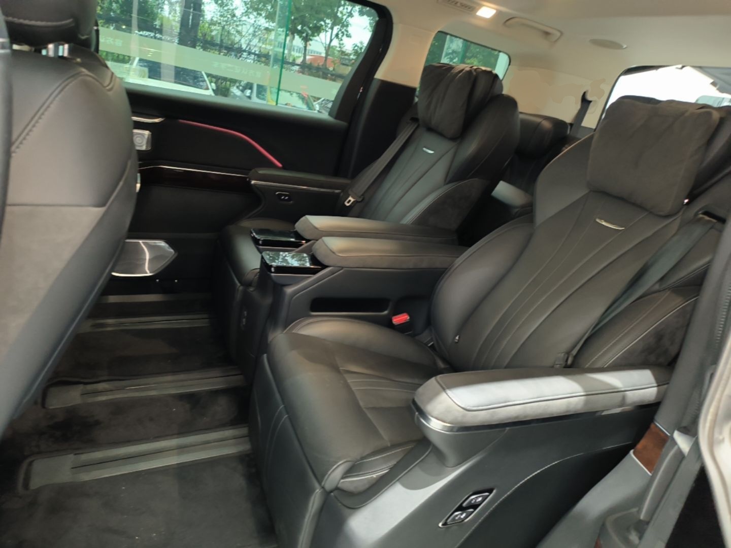 Hongqi HQ9 PHEV 2024 2.0T Four-Wheel Drive Luxury Edition — снимка 20