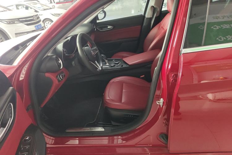 Used Alfa Romeo Giulia 2017 2.0T 200HP Luxury Edition