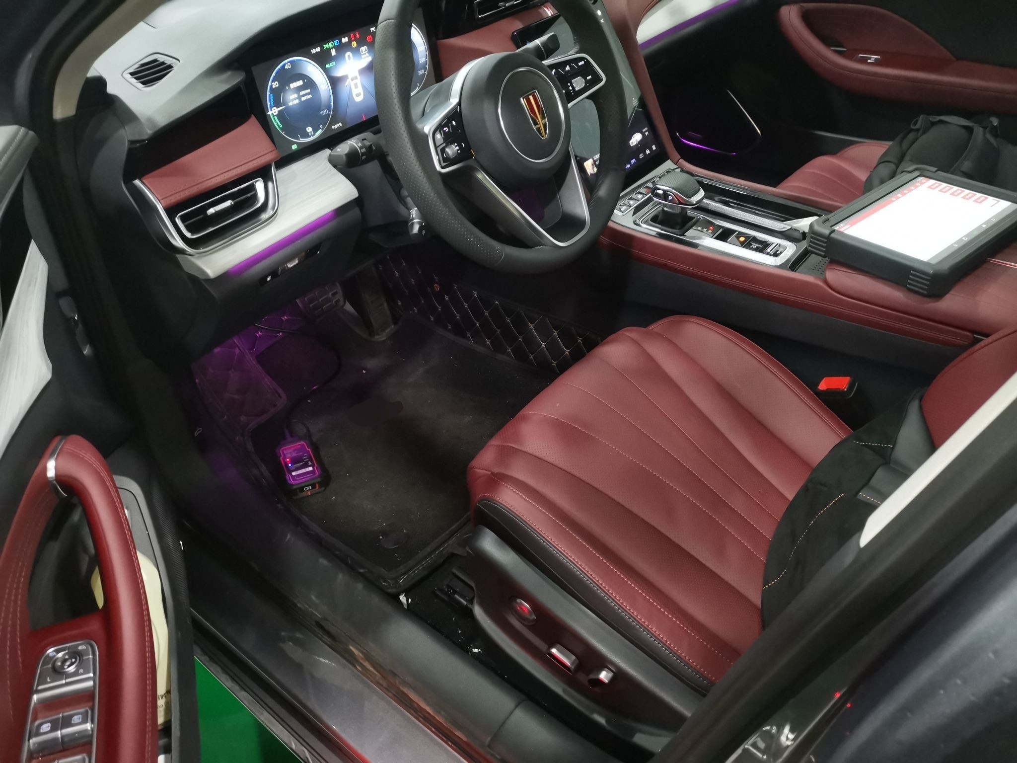 المقاعد الأمامية داخل السيارة