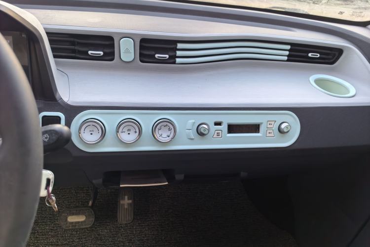 Used Wuling Hongguang MINIEV 2021 Macaron Premium Model – Lithium Iron Phosphate Audio And AC Panel