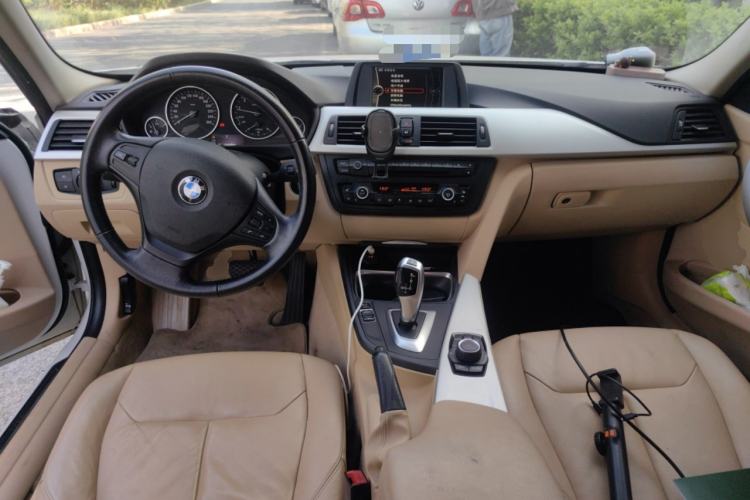 Used BMW 3 Series 2013 320i Sport Edition Center Console